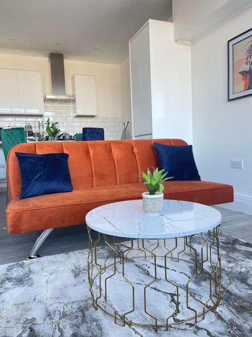 1 Bedroom Apartment - Flitwick - Contractor Friendly - Tourist Ready - Full Kitchen - Wifi - Smart Tv - Sofa Bed - Free Parking - Ideal For Short Or Long Stays Ngoại thất bức ảnh