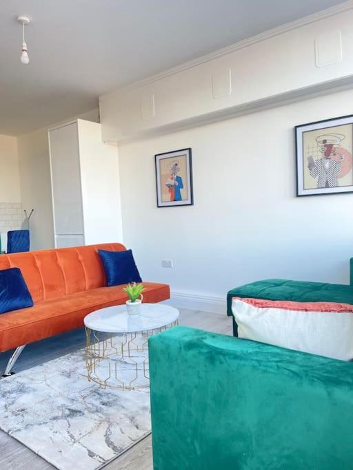 1 Bedroom Apartment - Flitwick - Contractor Friendly - Tourist Ready - Full Kitchen - Wifi - Smart Tv - Sofa Bed - Free Parking - Ideal For Short Or Long Stays Ngoại thất bức ảnh