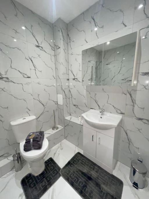 1 Bedroom Apartment - Flitwick - Contractor Friendly - Tourist Ready - Full Kitchen - Wifi - Smart Tv - Sofa Bed - Free Parking - Ideal For Short Or Long Stays Ngoại thất bức ảnh
