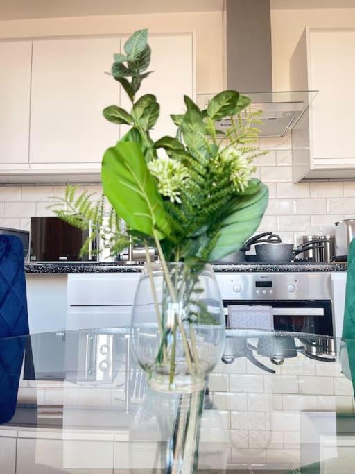 1 Bedroom Apartment - Flitwick - Contractor Friendly - Tourist Ready - Full Kitchen - Wifi - Smart Tv - Sofa Bed - Free Parking - Ideal For Short Or Long Stays Ngoại thất bức ảnh